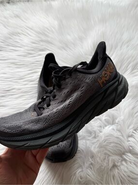 Hoka Clifton Men's Black and Gray Road-Running Trainer with Copper Logo